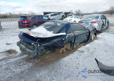 2000 Pontiac Firebird Trans Am z USA, uszkodzony, nr VIN 2G2FV22G7Y2129000